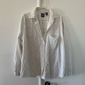 Vintage GAP White Button-Up Shirt with Covered Buttons